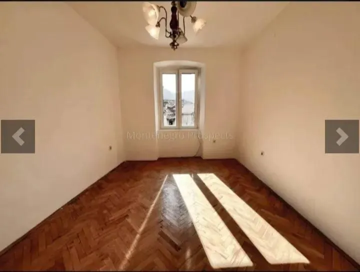 Prodaja, dvosoban stan, 84m², Centar, Kotor