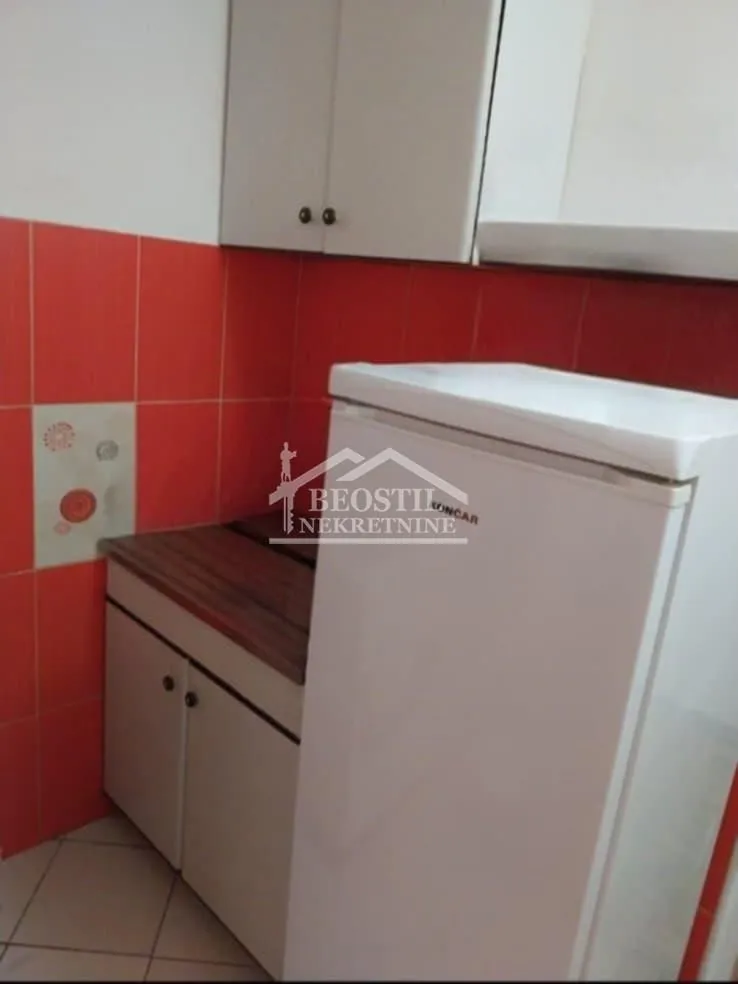 Prodaja, dvosoban stan, 61m², Resnik, Beograd