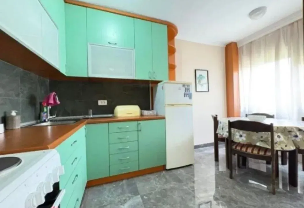 Izdavanje, dvosoban stan, 56m², Blok 6, Podgorica