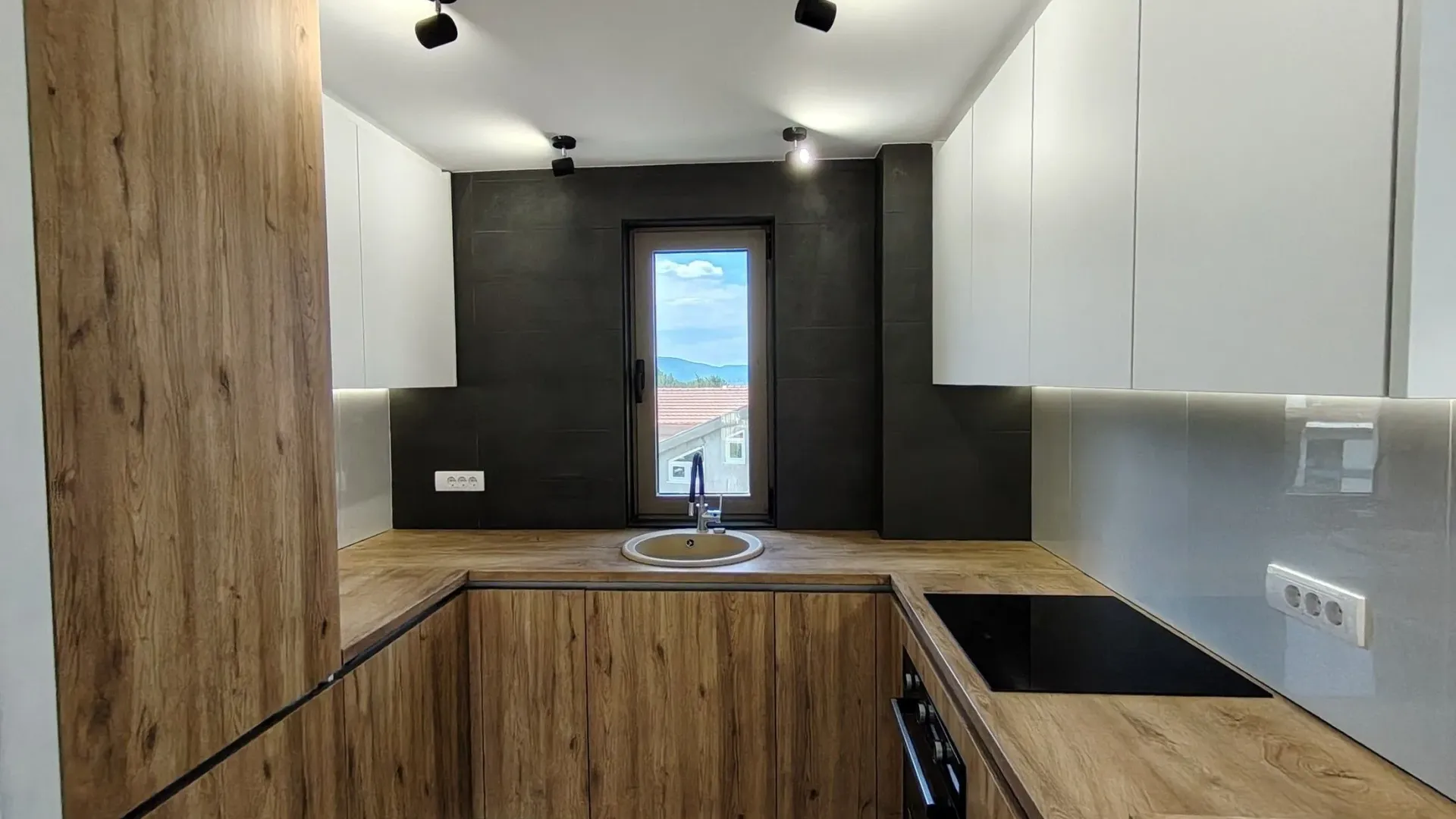 Prodaja, dvosoban stan, 85m², Tivat, Crna Gora