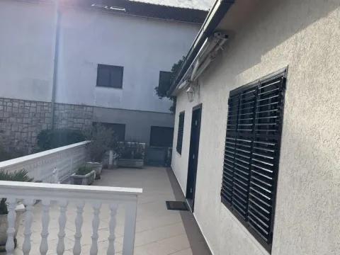 Rent, one bedroom apartment, 150m², Momišići, Podgorica - image 5