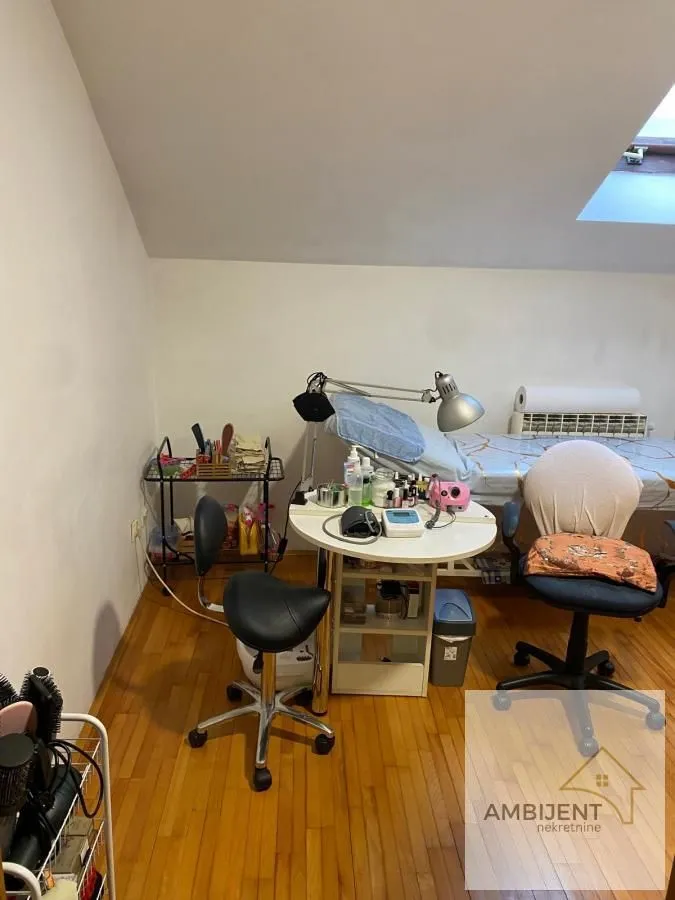 Prodaja, četvorosoban stan, 104m², Zemun Centar, Zemun Sve Podlokacije