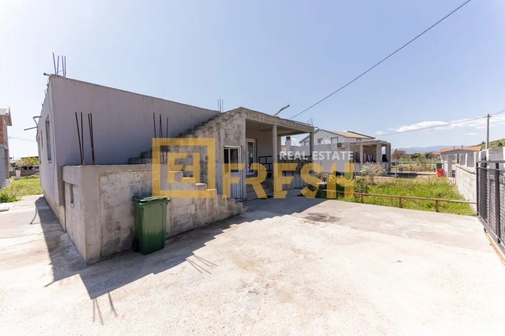 Prodaja, kuća, 100m², Konik, Podgorica