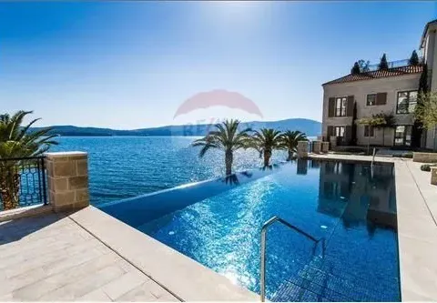 Sale, two bedroom apartment, 107m², Tivat, Crna Gora