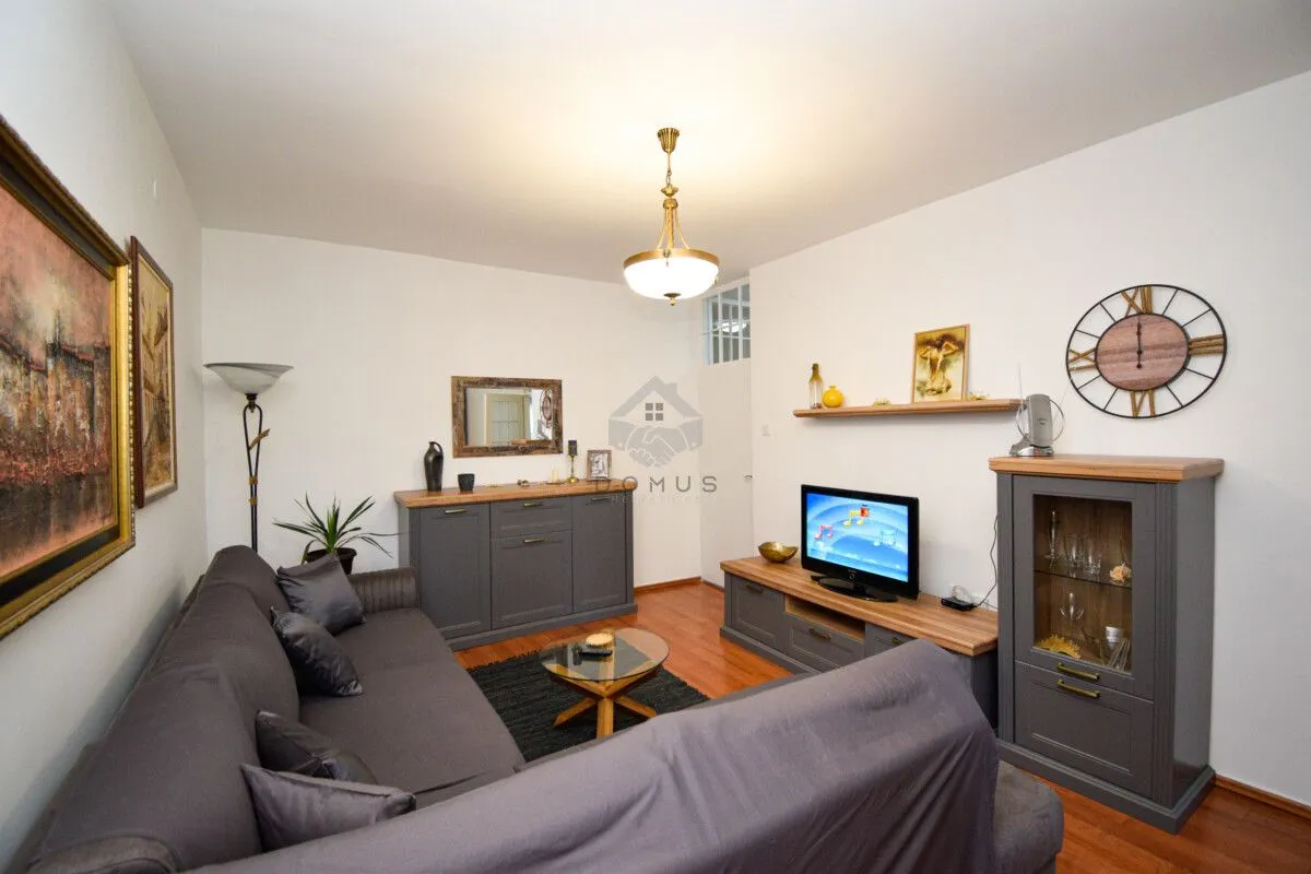 Izdavanje, dvosoban stan, 77m², Tuški Put, Podgorica