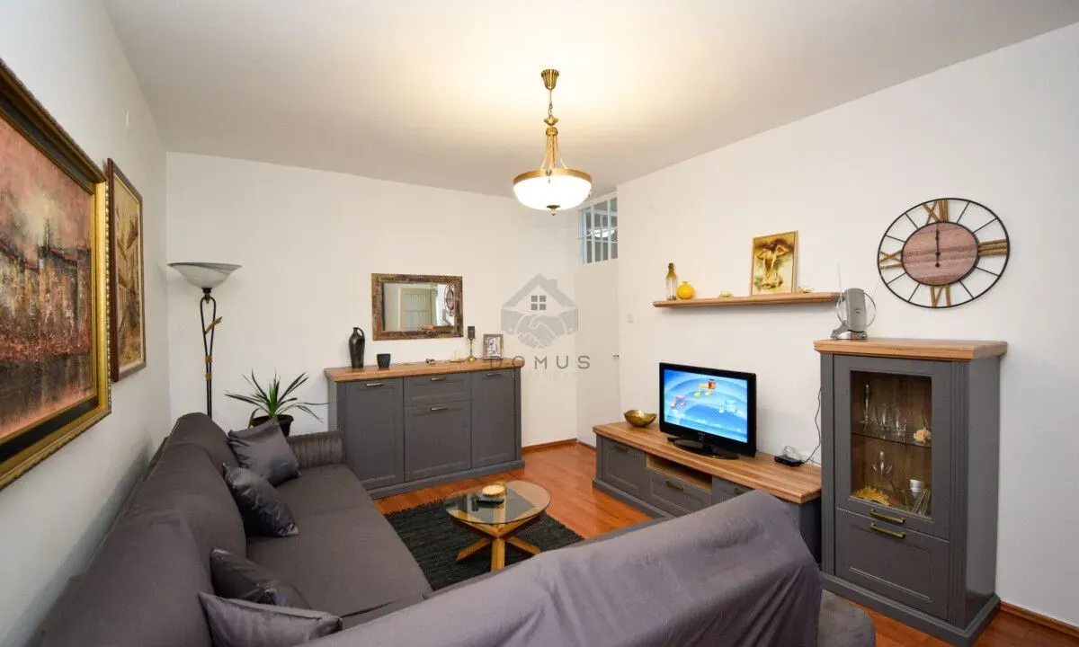 Izdavanje, dvosoban stan, 77m², Tuški Put, Podgorica