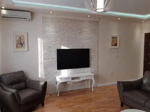 Izdavanje, dvosoban stan, 90m², Preko Morače, Podgorica - image 18