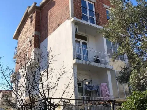 Prodaja, kuća, 365m², Šušanj, Bar - image 3