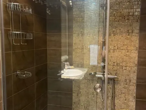 Izdavanje, trosoban stan, 120m², Poštanska Štedionica, Palilula Sve Podlokacije - image 16