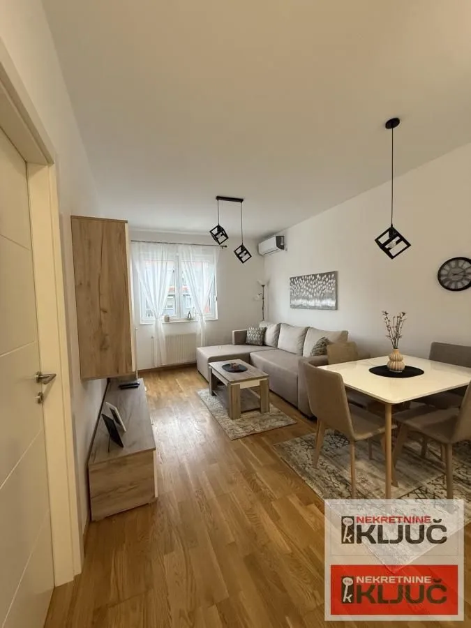 Izdavanje, jednosoban stan, 37m², Bulevar Evrope, Novi Sad Sve Podlokacije