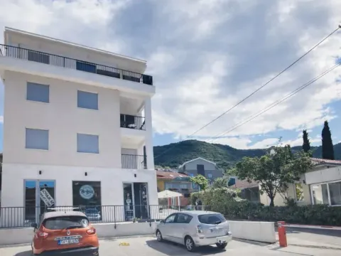 Rent, office space, 20m², Tivat, Crna Gora - image 1