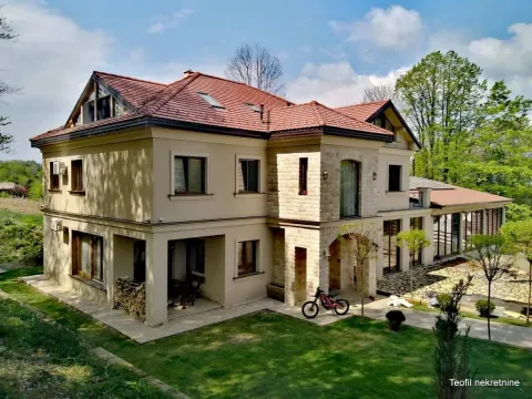 Prodaja,  poslovni prostor, 541m2, Lazarevac, Beograd