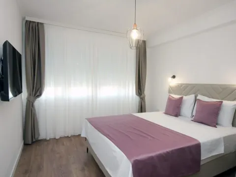 Izdavanje, dvosoban stan, 73m², Centar, Tivat - image 6