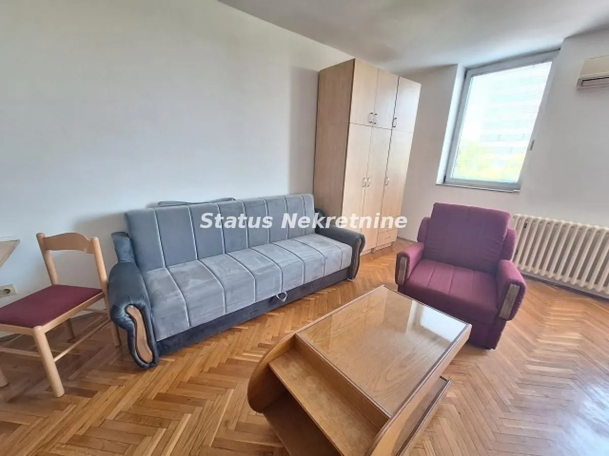 Izdavanje, garsonjera, 30m², Bulevar Oslobodjenja, Novi Sad Sve Podlokacije