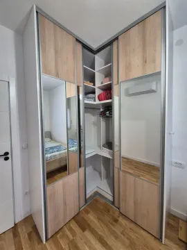 Ugradni plakar sa ogledalima u spavaćoj sobi. - image 11