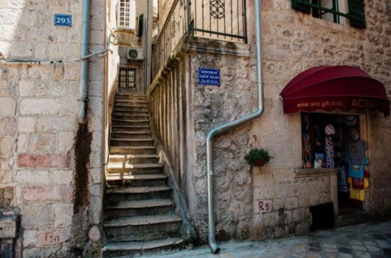 Izdavanje, jednosoban stan, 40m², Stari Grad Kotor, Kotor