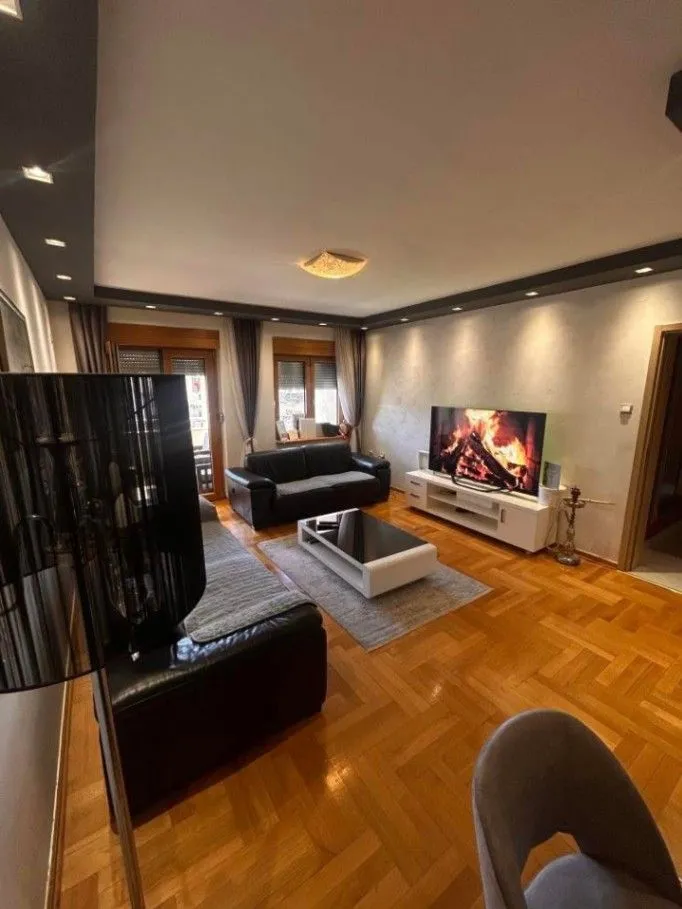 Izdavanje, dvosoban stan, 76m², Preko Morače, Podgorica