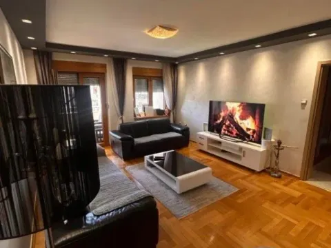 Izdavanje, dvosoban stan, 76m², Preko Morače, Podgorica