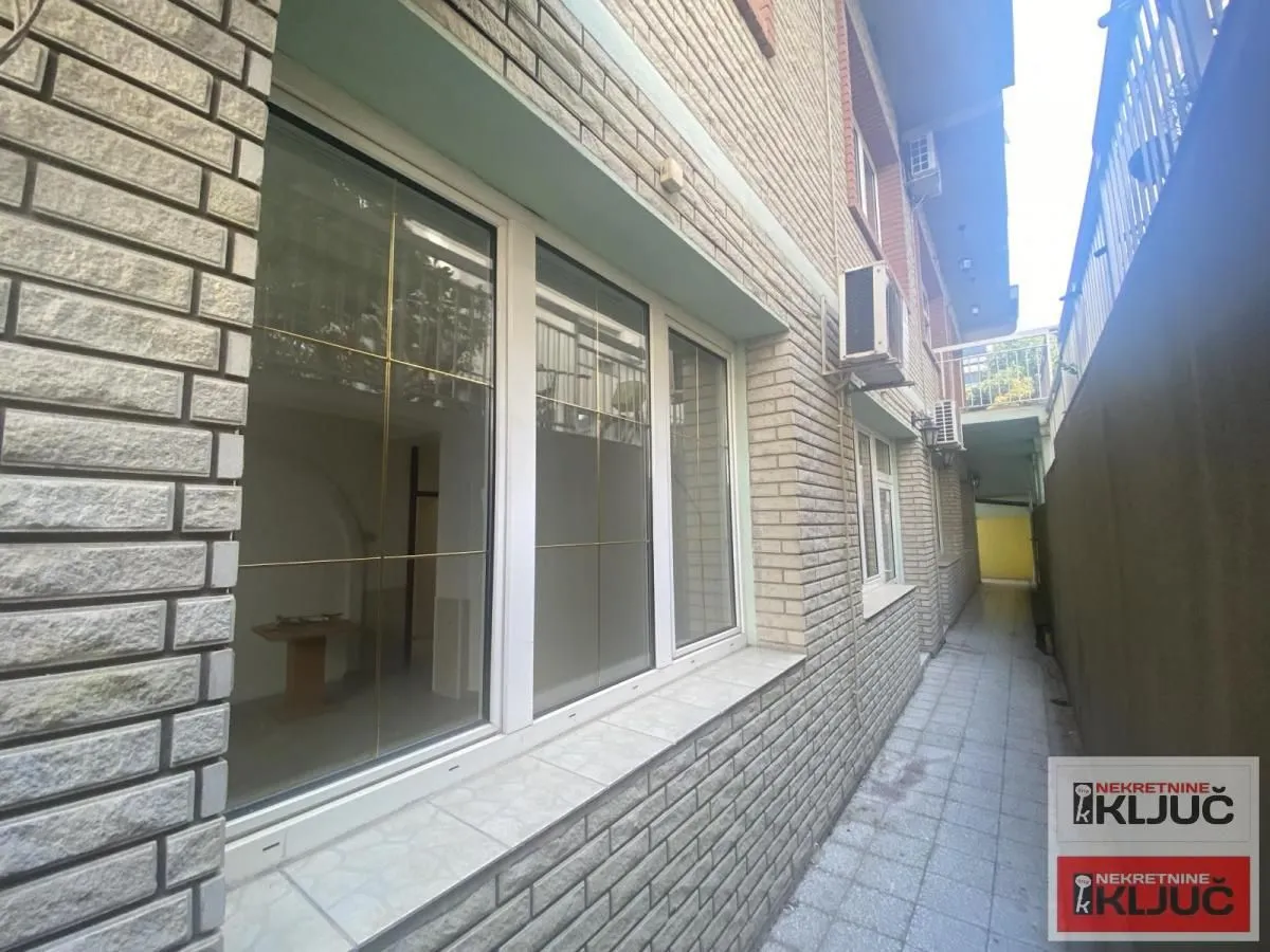 Rent, office space, 160m², Grbavica, Novi Sad Sve Podlokacije