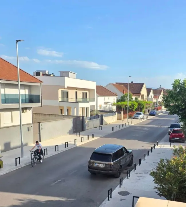 Izdavanje, dvosoban stan, 69m², Stari Aerodrom, Podgorica