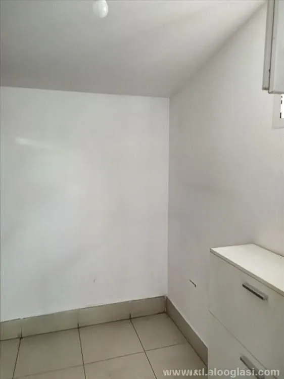 Prodaja, trosoban stan, 74m², Vojvode Vlahovica, Beograd