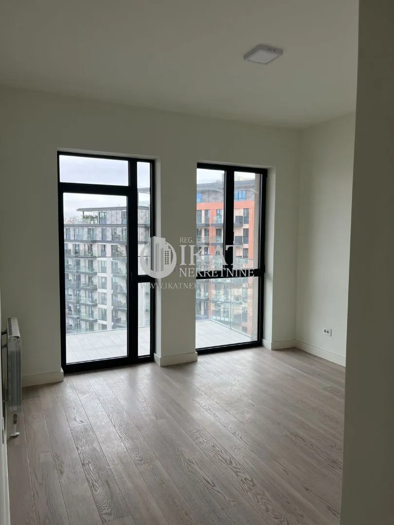 Izdavanje, trosoban stan, 111m², Savski Venac, Beograd