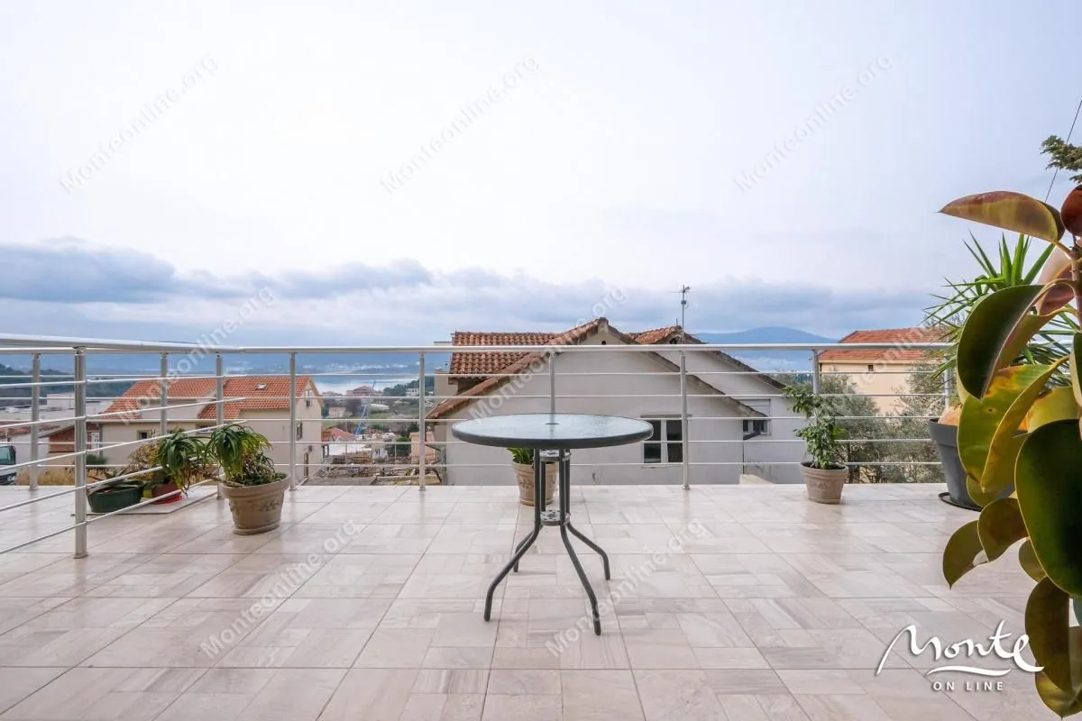 Prodaja, dvosoban stan, 77m², Tivat, Crna Gora