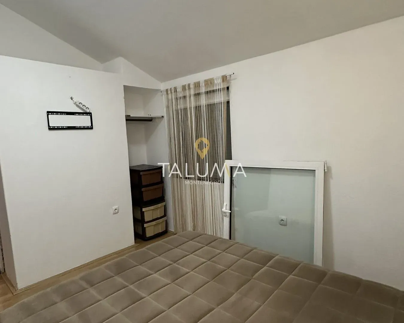 Izdavanje, trosoban stan, 120m², Vranići, Podgorica