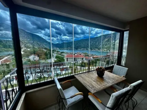 Rent, two bedroom apartment, 70m², Dobrota, Kotor