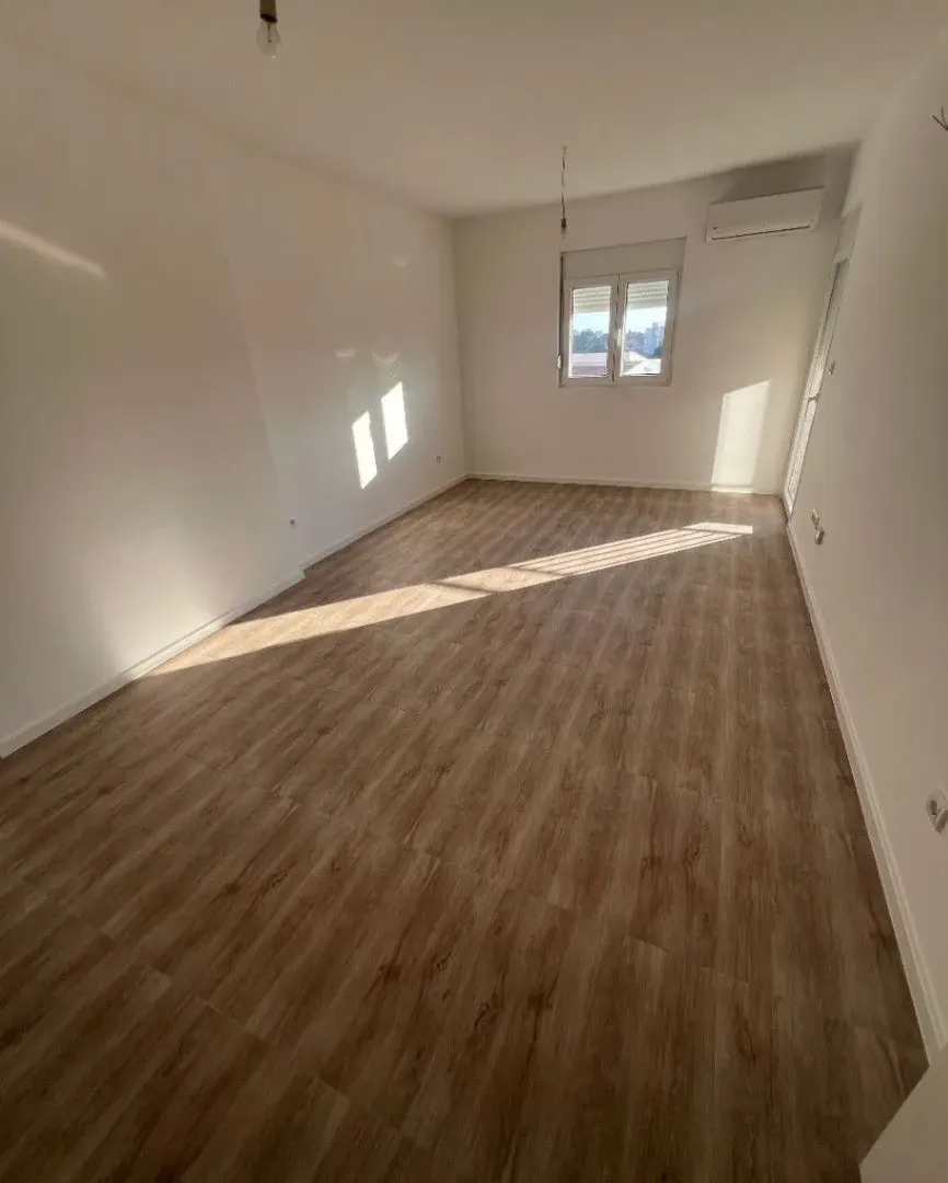 Izdavanje, jednosoban stan, 48m², Šušanj, Bar