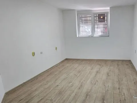 Sale, three bedroom apartment, 60m², Vračar, Šid - image 3