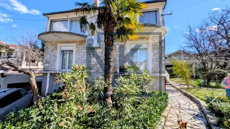 Prodaja, kuća, 350m², Vranići, Podgorica