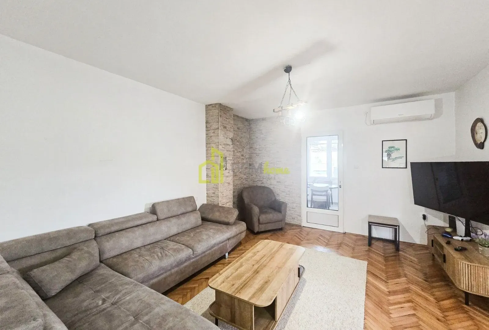 Izdavanje, dvosoban stan, 90m², Zagorič, Podgorica