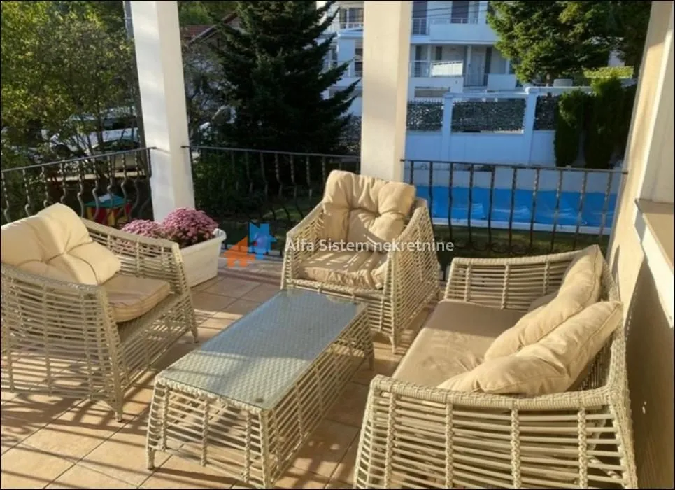 Rent, four bedroom apartment, 250m², Savski Venac, Beograd