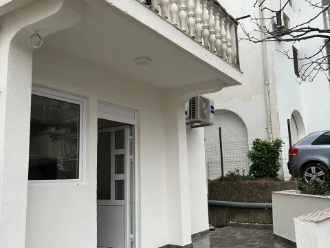 Izdavanje, poslovni prostor, 25m², Babin Do, Budva - image 1