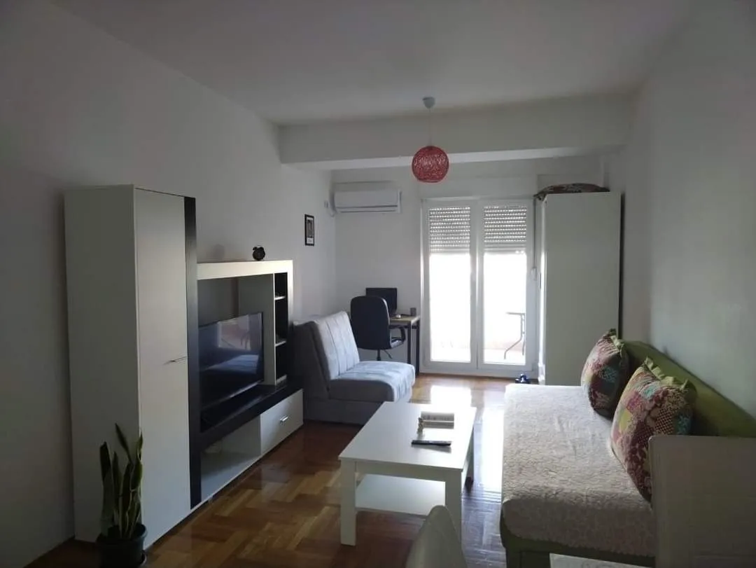Furnished living room with a sofa and TV cabinet.