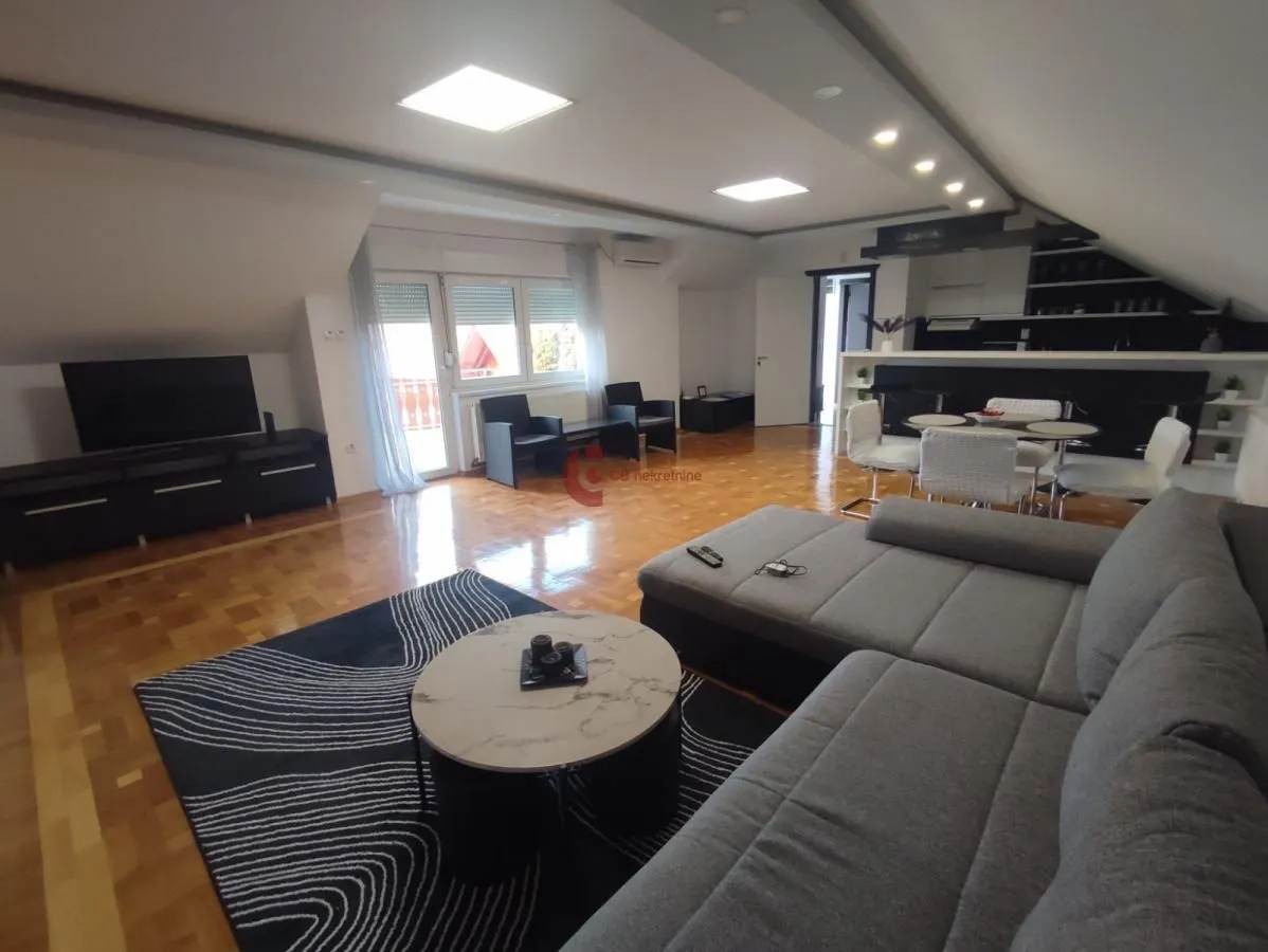 Prodaja, kuća, 630m², Gat, Subotica
