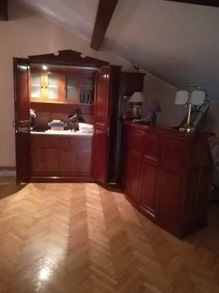 Izdavanje, kuća, 1150m², Karaburma, Palilula Sve Podlokacije