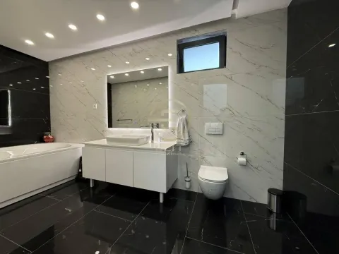 Prodaja, kuća, 173m², Sremska Kamenica, Petrovaradin - image 16