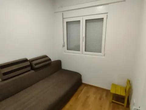 Izdavanje, dvosoban stan, 55m², Stari Aerodrom, Podgorica - image 2