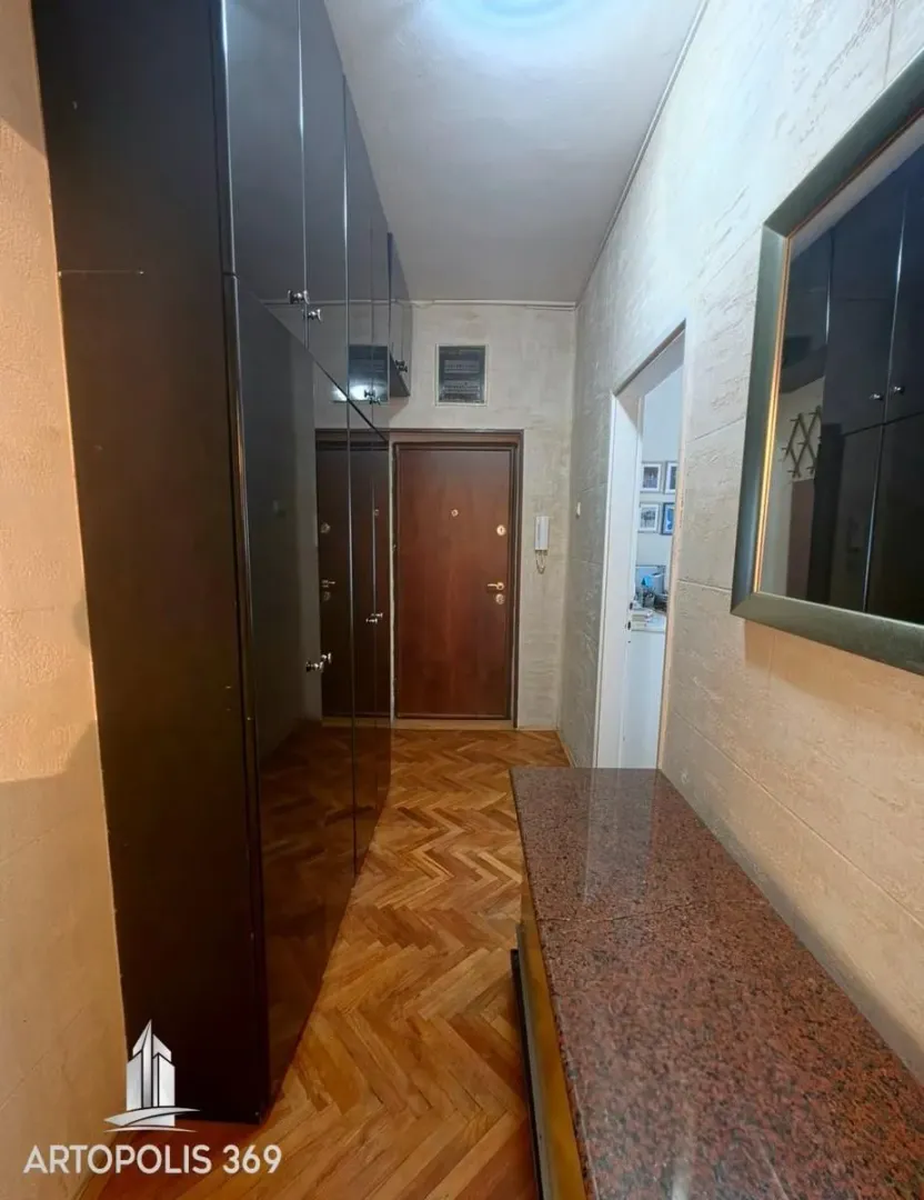 Prodaja, trosoban stan, 57m², Zemun Centar, Zemun Sve Podlokacije