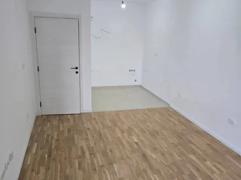 Prodaja, jednosoban stan, 43m², Stari Aerodrom, Podgorica - image 3