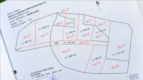 Katastarski plan parcele sa označenim brojevima i površinama. - image 4