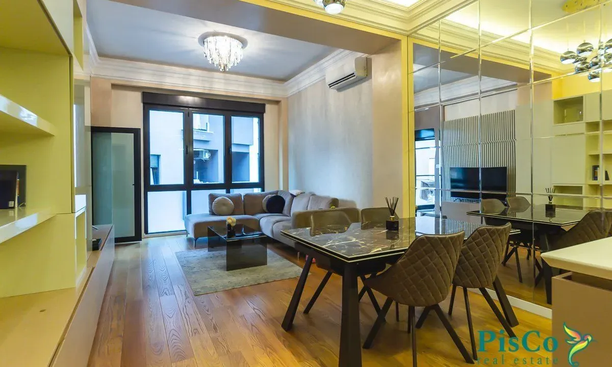 Izdavanje, dvosoban stan, 78m², Centar, Podgorica