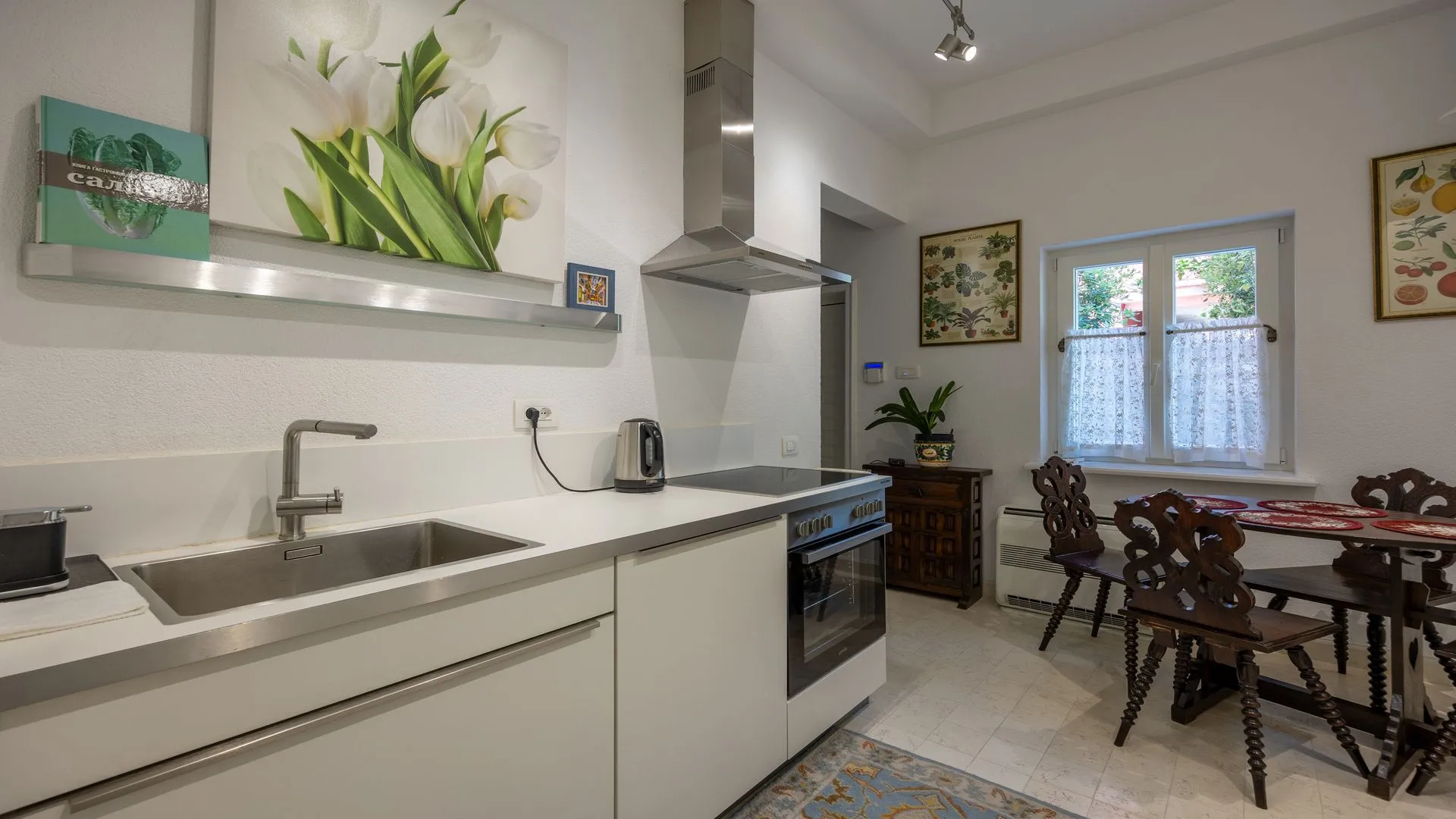 Rent, house, 587m², Dobrota, Kotor
