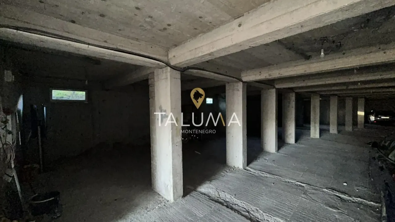 Prodaja, poslovni prostor, 400m², Centar, Podgorica