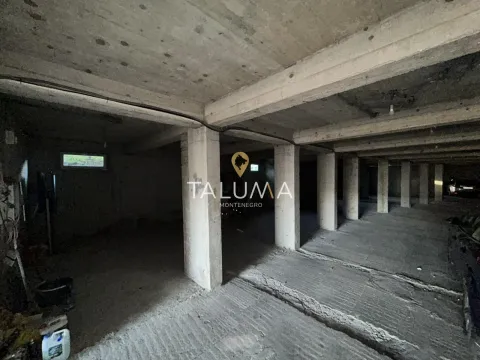 Prodaja, poslovni prostor, 400m², Centar, Podgorica