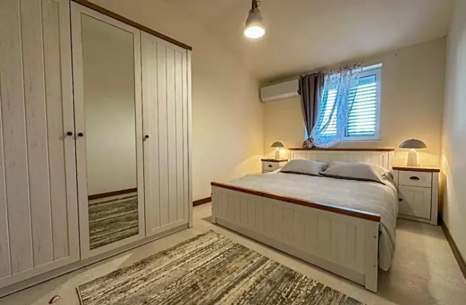 Izdavanje, trosoban stan, 114m², Momišići, Podgorica