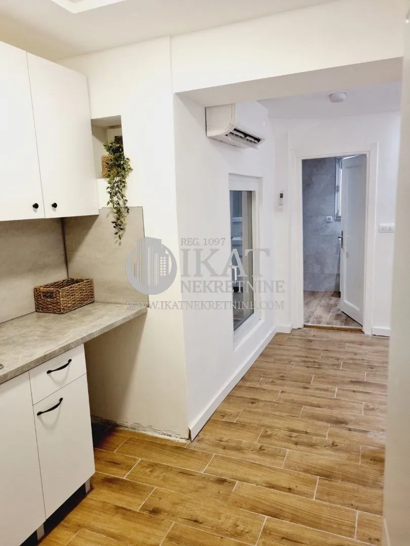 Sale, two bedroom apartment, 44m², Kalenić Pijaca, Vračar Sve Podlokacije