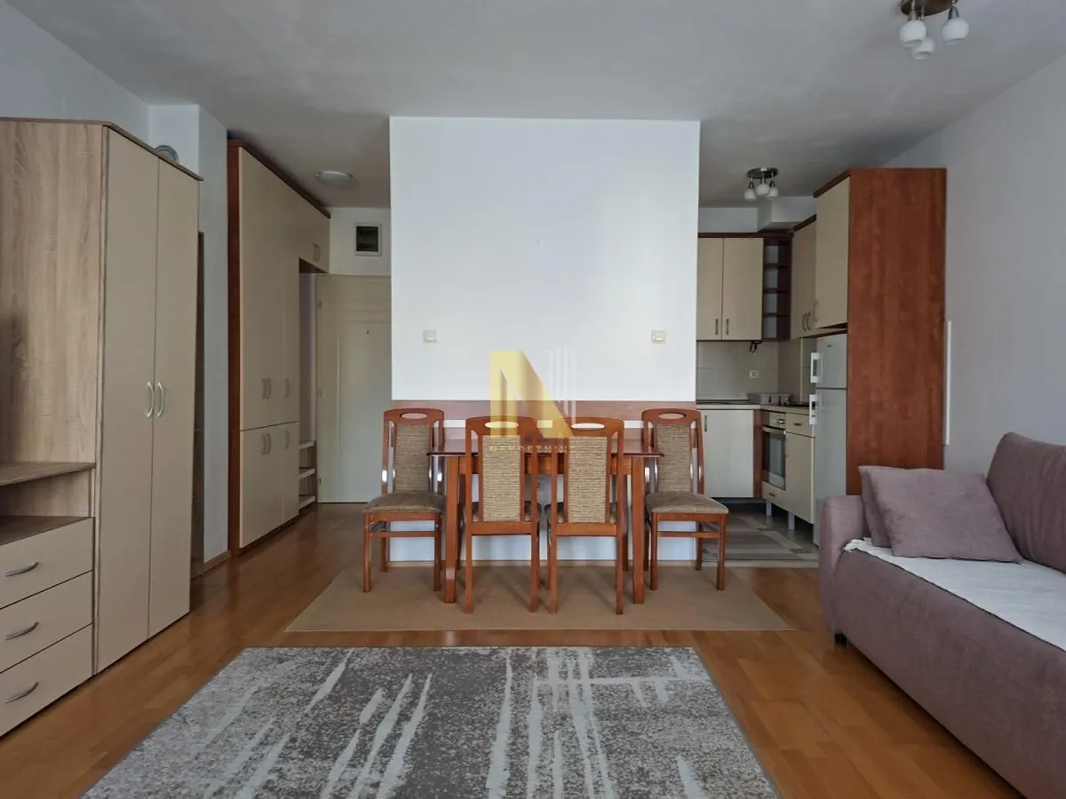 Izdavanje, garsonjera, 35m², Bulevar Oslobodjenja, Novi Sad Sve Podlokacije